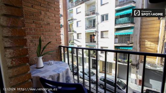 Elegante habitación en alquiler en apartamento de 3 dormitorios en Quatre Carreres - VALENCIA