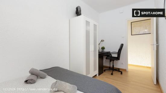 Habitación en alquiler en el apartamento de 3 habitaciones L’Hospitalet, Barcelona - BARCELONA