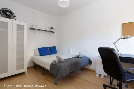  Habitación en alquiler en el apartamento de 3 habitaciones L’Hospitalet, Barcelona - BARCELONA 