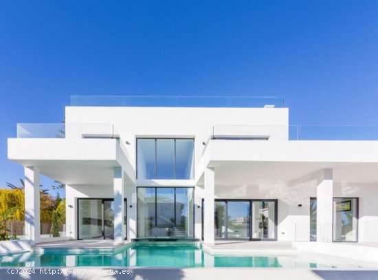  Villa en venta en Marbella (Málaga) 