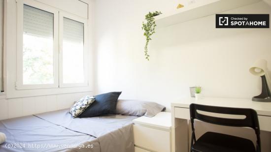 Acogedora habitación en alquiler en apartamento de 4 dormitorios en Sants - BARCELONA