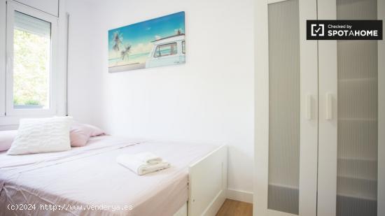 Acogedora habitación en alquiler en apartamento de 4 dormitorios en Sants - BARCELONA