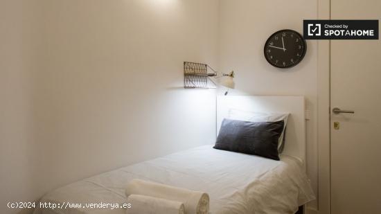 Acogedora habitación en alquiler en apartamento de 5 dormitorios en La Dreta. - BARCELONA