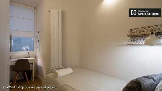 Acogedora habitación en alquiler en apartamento de 5 dormitorios en La Dreta. - BARCELONA