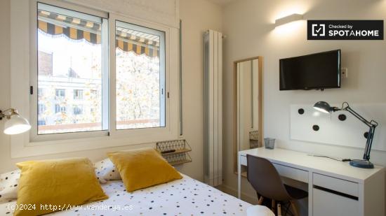 Habitación luminosa en alquiler en el apartamento de 5 dormitorios en La Dreta. - BARCELONA