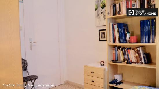 Habitación dinámica en alquiler en apartamento de 3 dormitorios en Sant Andreu - BARCELONA