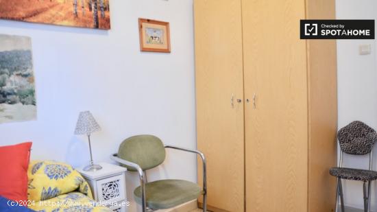 Habitación dinámica en alquiler en apartamento de 3 dormitorios en Sant Andreu - BARCELONA