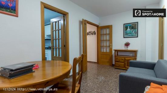 Habitación luminosa en apartamento de 4 dormitorios en Quatre Carreres. - VALENCIA