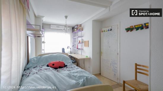 Habitación luminosa en alquiler en apartamento de 3 dormitorios en Getafe - MADRID