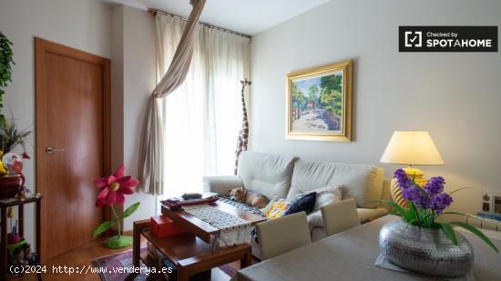 Acogedora habitación en alquiler en apartamento de 3 dormitorios en Barcelona. - BARCELONA