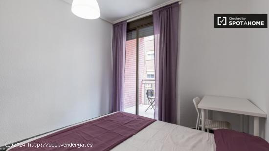 Habitación luminosa en piso de 7 dormitorios en El Pla del Real. - VALENCIA