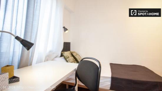 Habitaciones en alquiler en apartamento moderno de 10 dormitorios en Ciudad Lineal - MADRID