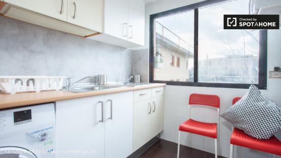 Habitaciones en alquiler en apartamento moderno de 10 dormitorios en Ciudad Lineal - MADRID