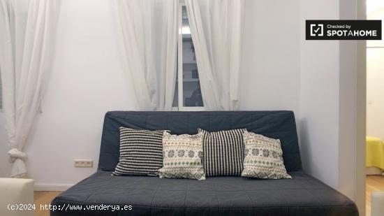 Moderno apartamento de 1 dormitorio con balcón en alquiler en Salamanca. - MADRID