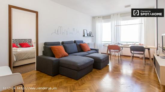 Habitación con balcón en un apartamento de 4 dormitorios en el Eixample - BARCELONA