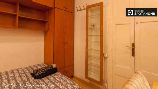 Habitación interior en apartamento de 5 dormitorios en Barri Gòtic. - BARCELONA