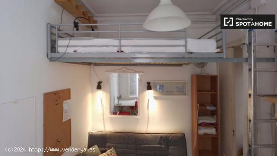 Habitación en apartamento de 5 dormitorios en Barri Gòtic - BARCELONA