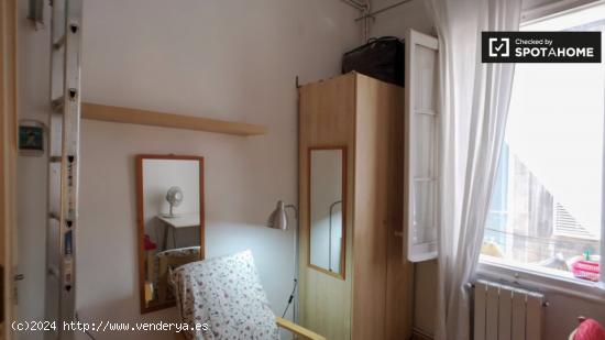 Habitación en apartamento de 5 dormitorios en Barri Gòtic - BARCELONA