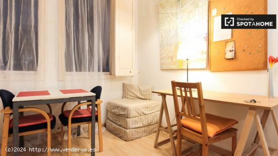 Habitación en apartamento de 5 dormitorios en Barri Gòtic - BARCELONA