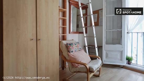 Habitación en apartamento de 5 dormitorios en Barri Gòtic, - BARCELONA