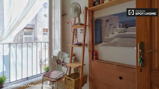 Habitación en apartamento de 5 dormitorios en Barri Gòtic, - BARCELONA