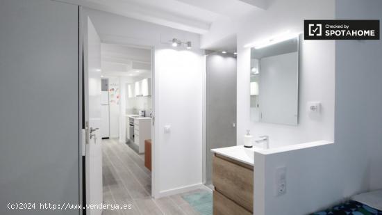 Acogedora habitación en alquiler en apartamento de 4 dormitorios en El Born. - BARCELONA