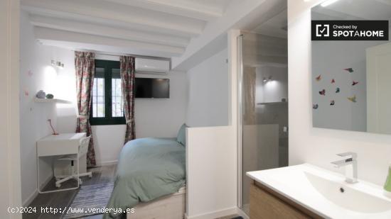 Cómoda habitación en alquiler en apartamento de 4 dormitorios en El Born - BARCELONA