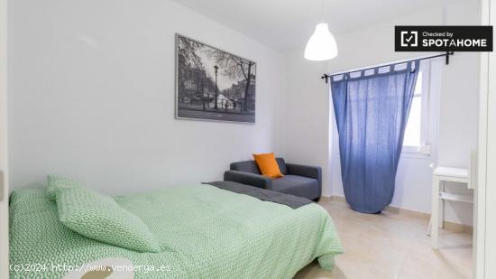 Habitación luminosa en alquiler en apartamento de 4 dormitorios en Poblats Marítims - VALENCIA