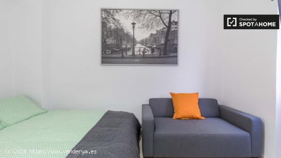 Habitación luminosa en alquiler en apartamento de 4 dormitorios en Poblats Marítims - VALENCIA