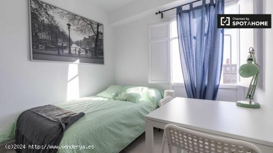 Elegante habitación en alquiler en apartamento de 4 dormitorios en El Cabanyal - VALENCIA