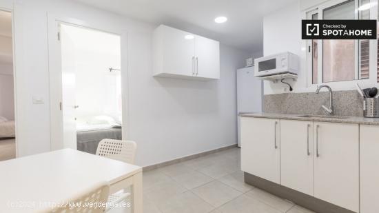 Elegante habitación en alquiler en apartamento de 4 dormitorios en El Cabanyal - VALENCIA