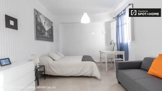 Habitación cómoda en alquiler en el apartamento de 4 dormitorios en El Cabanyal - VALENCIA