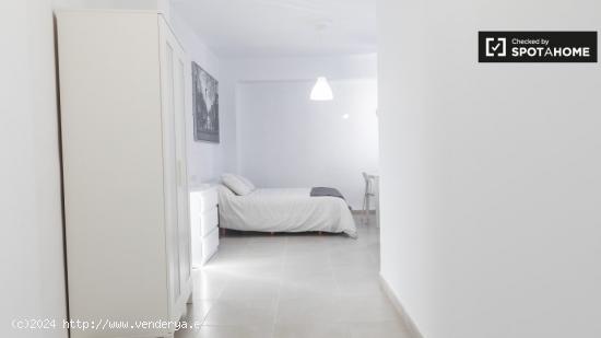 Habitación cómoda en alquiler en el apartamento de 4 dormitorios en El Cabanyal - VALENCIA