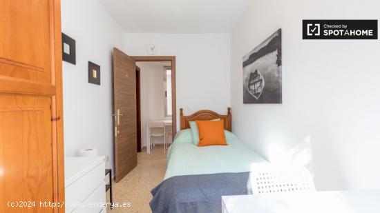 Acogedora habitación con cama individual en alquiler en Ciutat Vella. - VALENCIA