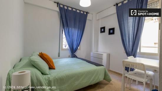 Encantadora habitación con cama individual en alquiler en Ciutat Vella - VALENCIA