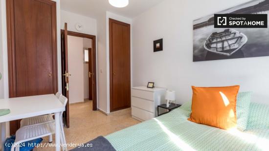 Encantadora habitación con cama individual en alquiler en Ciutat Vella - VALENCIA