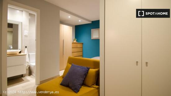 Colorido apartamento estudio en alquiler cerca del metro en el centro de El Born - BARCELONA