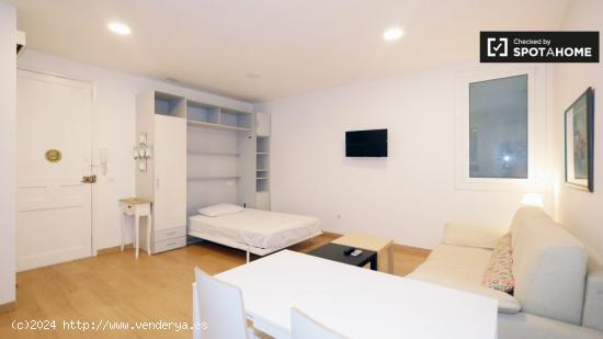 Estudio con aire acondicionado en alquiler en Les Corts. - BARCELONA