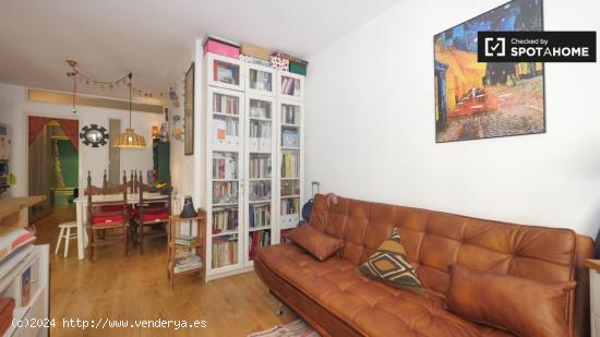 Encantador apartamento de 1 dormitorio con increíble terraza en alquiler cerca de Metro en Gràcia 