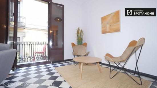 Amplio apartamento de 7 dormitorios en alquiler en Barri Gòtic. - BARCELONA