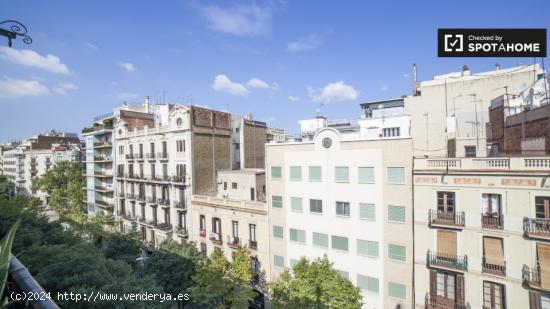 Habitación en piso de 3 dormitorios en el Eixample Dreta. - BARCELONA