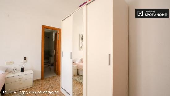 Acogedora habitación en alquiler en apartamento de 3 dormitorios en Mislata - VALENCIA