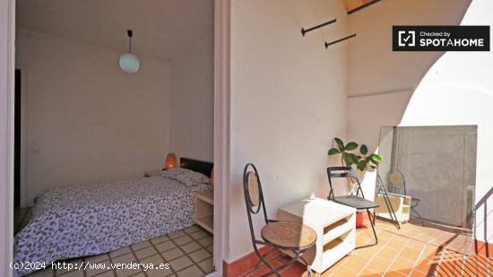 Encantadora habitación con cama doble en alquiler en Gràcia - BARCELONA