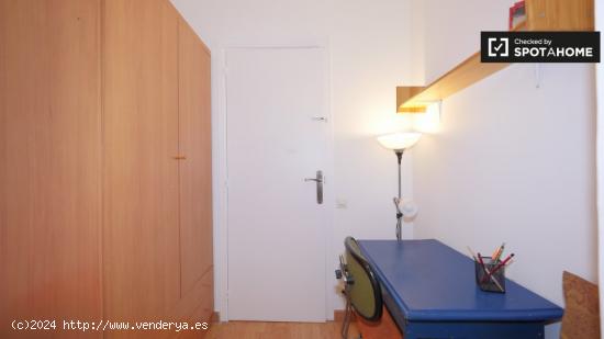 Acogedora habitación en apartamento de 4 dormitorios en el Eixample de Esquerra. - BARCELONA