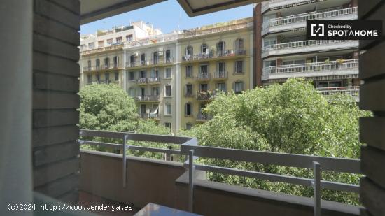 Acogedora habitación en apartamento de 4 dormitorios en el Eixample de Esquerra. - BARCELONA