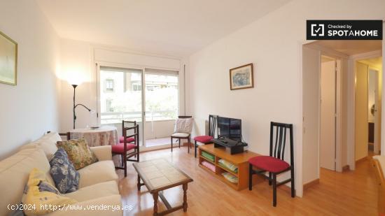 Amplia habitación en apartamento de 4 dormitorios en el Eixample de Esquerra. - BARCELONA