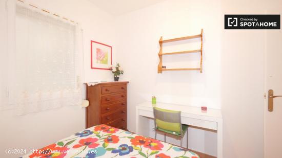 Habitación doble en apartamento de 4 dormitorios en el Eixample de Esquerra. - BARCELONA