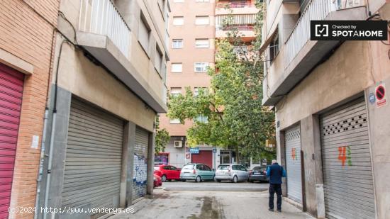 Apartamento de 2 dormitorios con balcón y aire acondicionado para alquilar en Quatre Carreres asequ