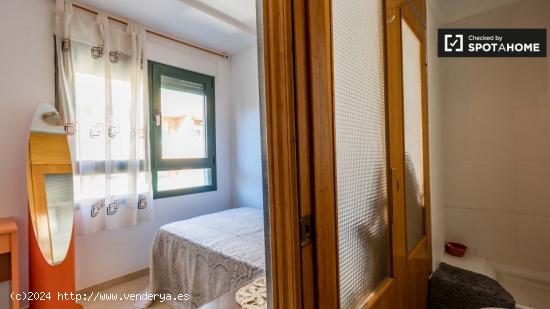 Acogedora habitación en alquiler en apartamento de 3 dormitorios en Quatre Carreres - VALENCIA