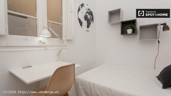 Acogedora habitación en alquiler en apartamento de 9 habitaciones en Gracia. - BARCELONA